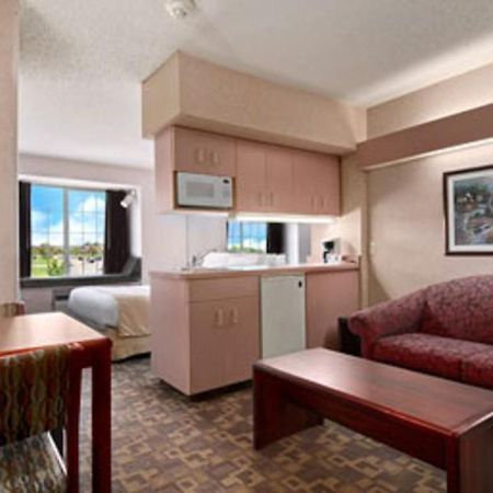 Microtel Inn & Suites By Wyndham Rochester North Mayo Clinic Bagian luar foto