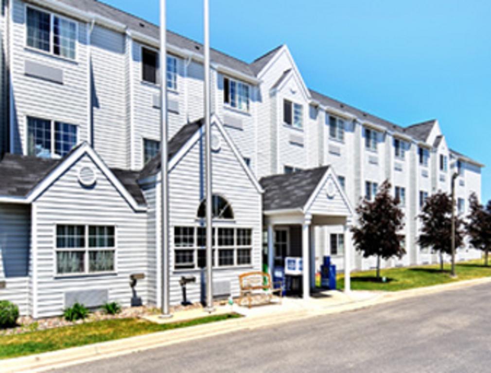 Microtel Inn & Suites By Wyndham Rochester North Mayo Clinic Bagian luar foto