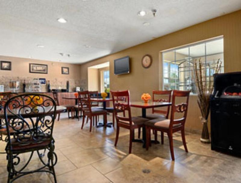 Microtel Inn & Suites By Wyndham Rochester North Mayo Clinic Bagian luar foto