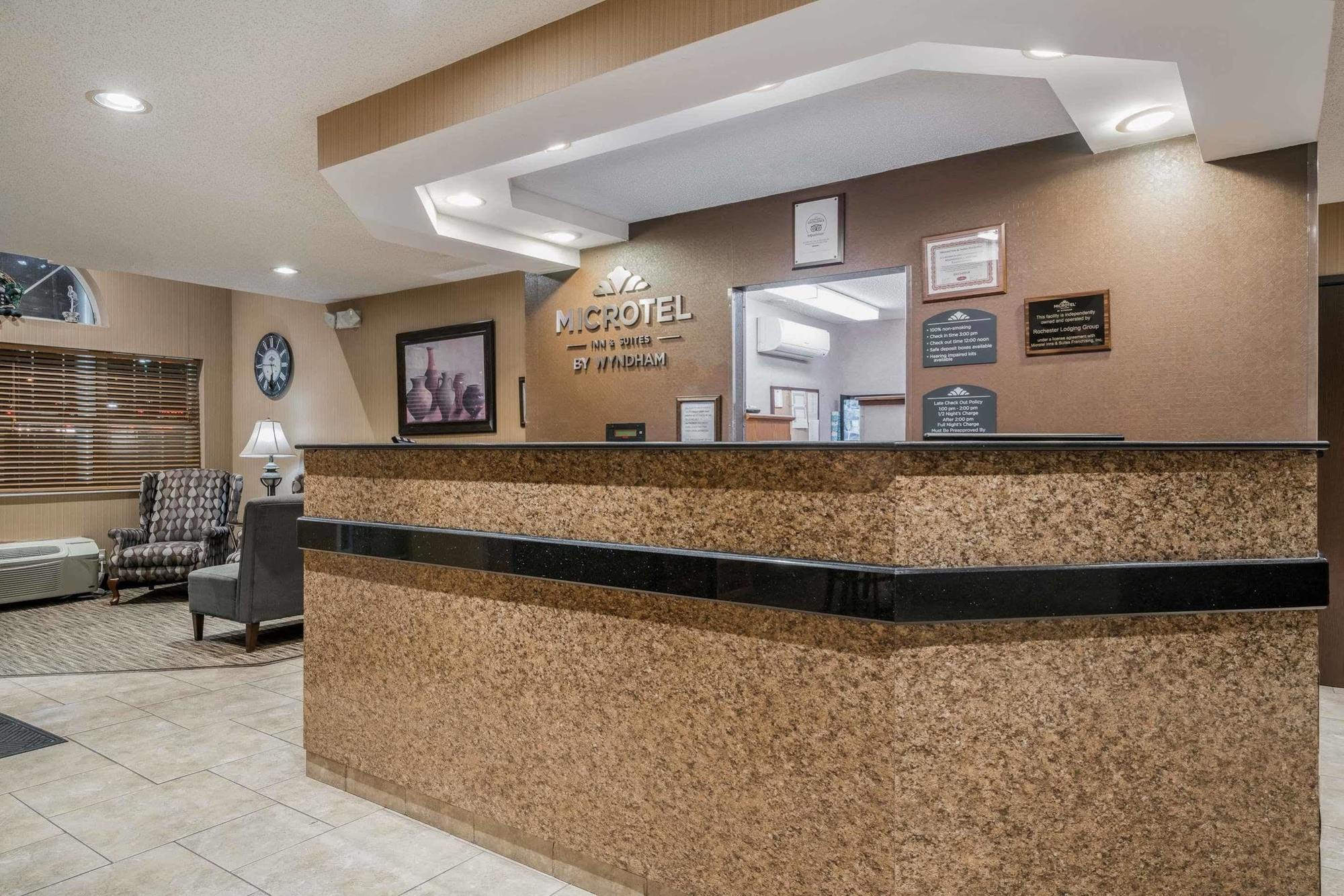 Microtel Inn & Suites By Wyndham Rochester North Mayo Clinic Bagian luar foto