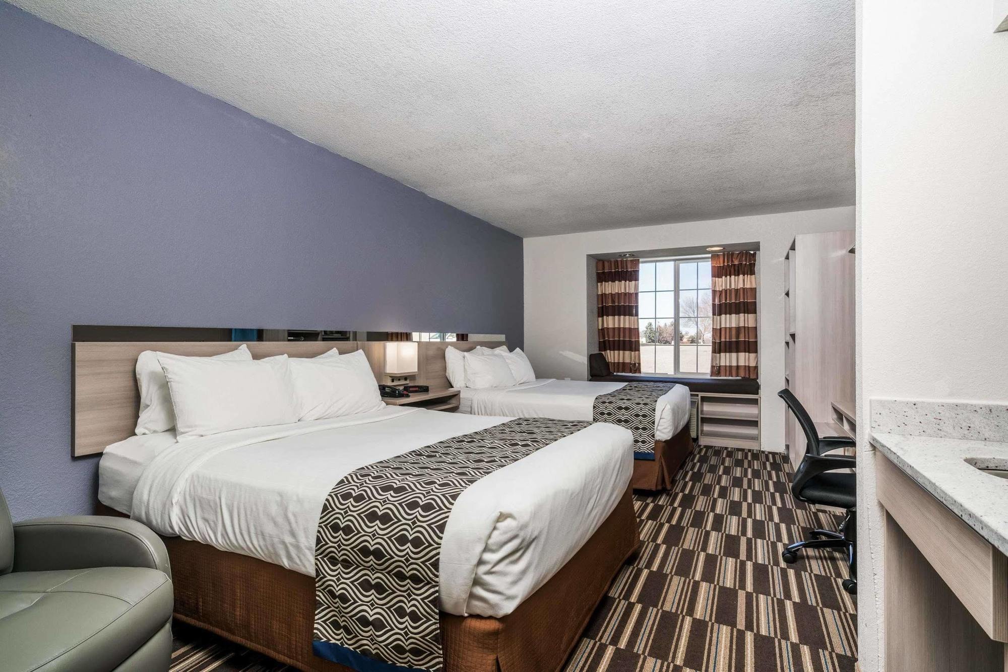 Microtel Inn & Suites By Wyndham Rochester North Mayo Clinic Bagian luar foto