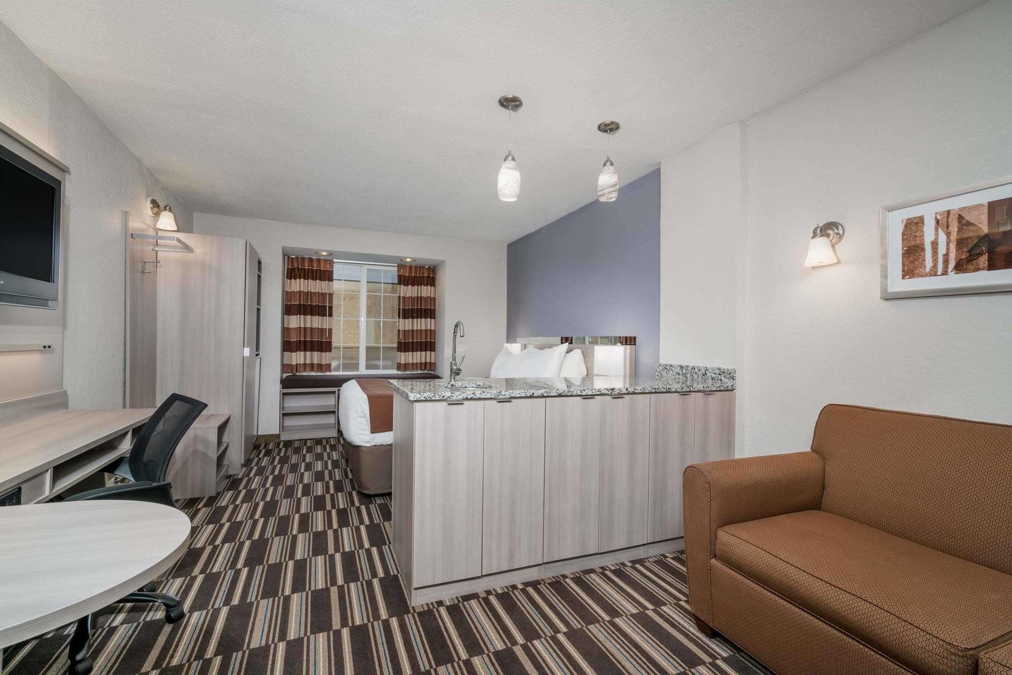 Microtel Inn & Suites By Wyndham Rochester North Mayo Clinic Bagian luar foto