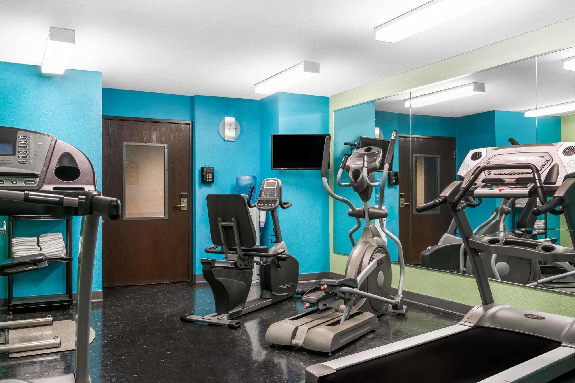 Microtel Inn & Suites By Wyndham Rochester North Mayo Clinic Bagian luar foto
