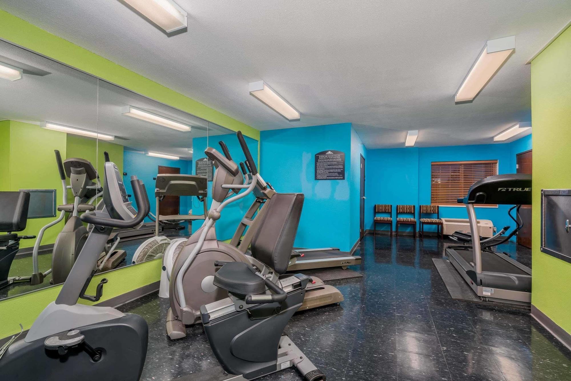 Microtel Inn & Suites By Wyndham Rochester North Mayo Clinic Bagian luar foto