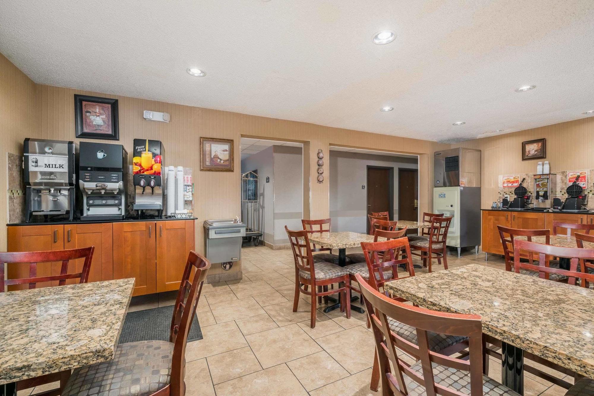 Microtel Inn & Suites By Wyndham Rochester North Mayo Clinic Bagian luar foto