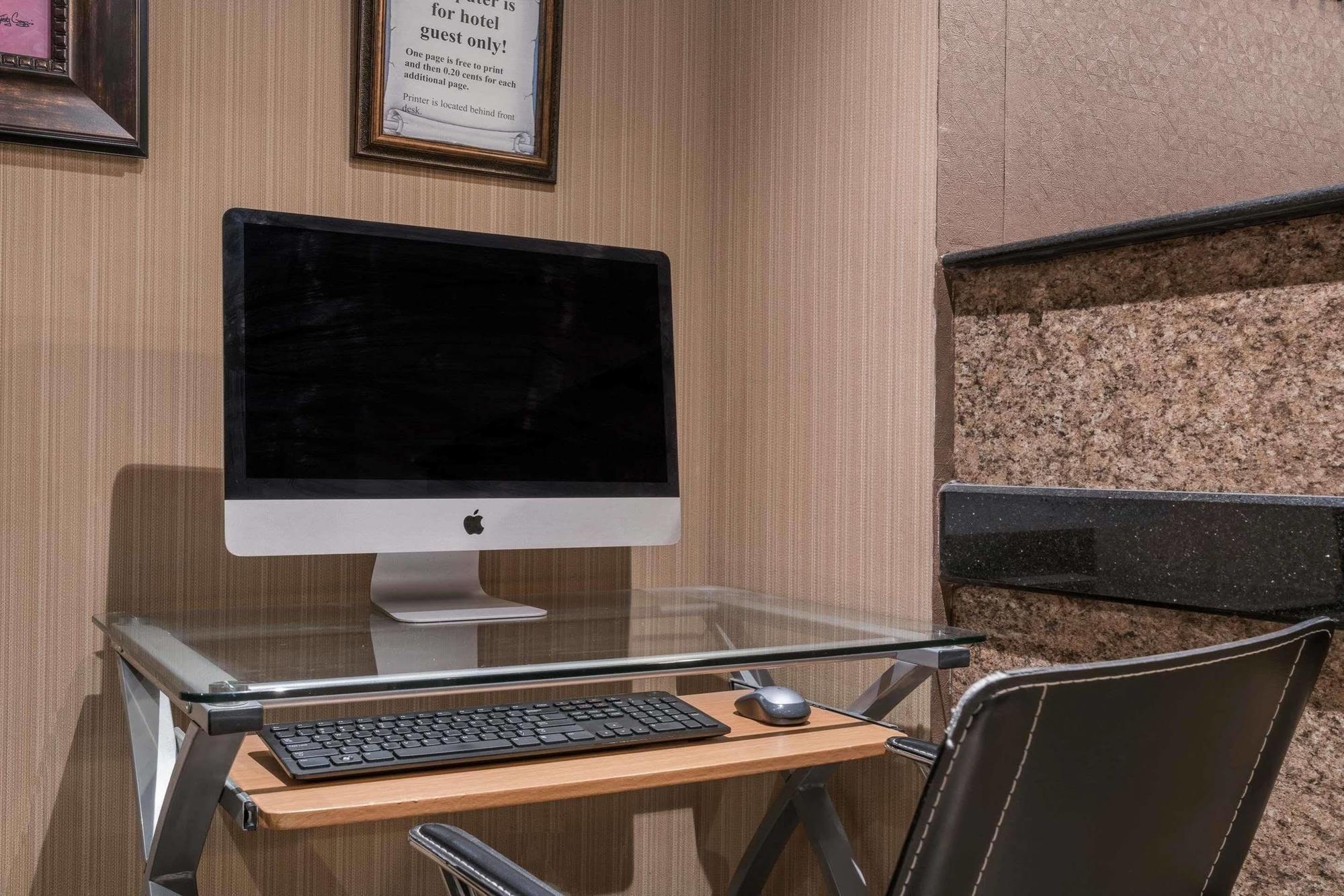 Microtel Inn & Suites By Wyndham Rochester North Mayo Clinic Bagian luar foto