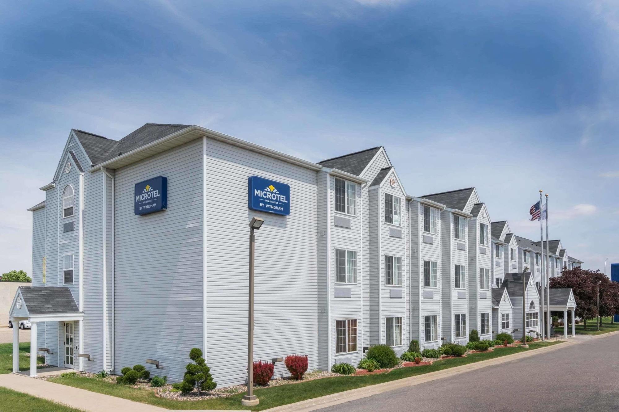 Microtel Inn & Suites By Wyndham Rochester North Mayo Clinic Bagian luar foto